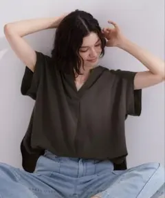 【美品】ストレッチ／防シワ／洗濯機OKスキッパーブラウス チャコールグレー 40のサムネイル