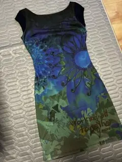 デシグアルワンピースxs 花柄ミニワンピース 半袖 タイトフィット