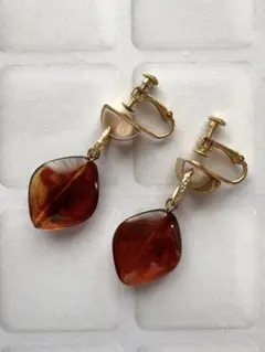 Item thumbnail for item 861d4f83-ee7a-42e2-8f2a-878a6f81f518