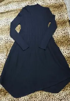 裾イレギュラー　ニットワンピース