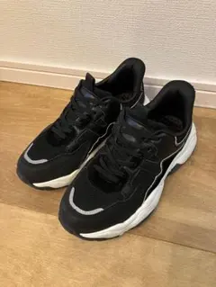 コラボ スニーカー