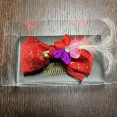 赤いリボン型髪飾り 花飾り付き