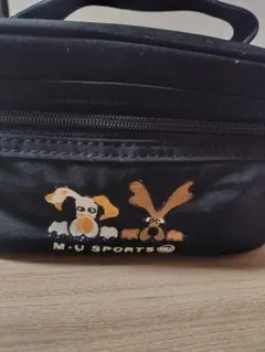 M.U SPORTS 犬刺繍 ポーチ