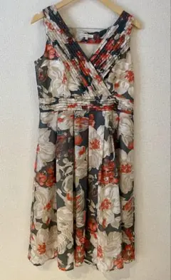 LAURA ASHLEY 花柄ノースリーブワンピース／プリーツデザイン