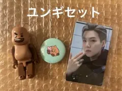 BT21 SHOOKY ベアブリック SUGA ユンギ トレカ 缶バッジ セットのサムネイル