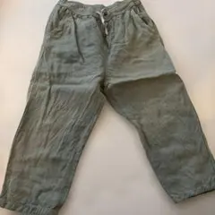 カーキ色 パンツ