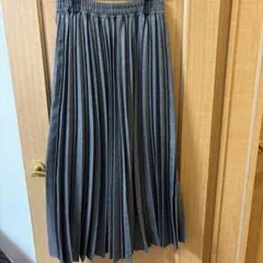 ニコアンド　グレーのプリーツスカート