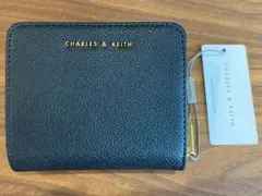 Charles & Keith 二つ折り財布（小さな傷1箇所あり）