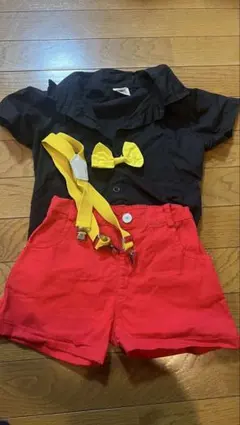 キッズ コスチューム 黒シャツ 赤ショートパンツ　ミッキー　ディズニー