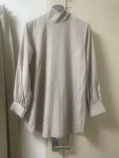 ナノユニバース　ベージュ ハイネックシャツ