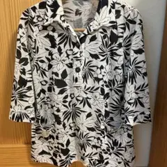 白黒花柄五分袖シャツ