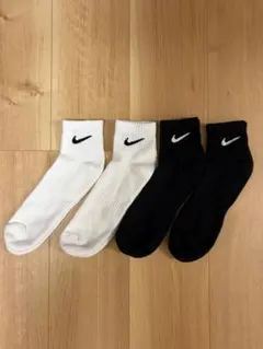開封済み未使用　NIKE ソックス 4足セット 白黒