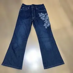 刺繍　フレアデニム
