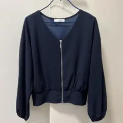 CECILMcBEE ネイビー Vネック ジップアップ ノーカラージャケット