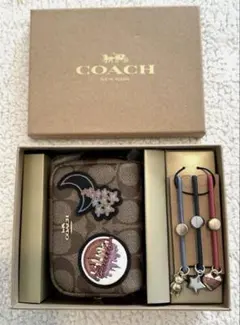 【美品】COACH ポーチ コスメポーチ 限定ギフトセット チャーム付きのサムネイル