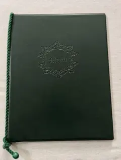 가죽 덮개를 씌운 커피 숍 메뉴 테이블 레트로