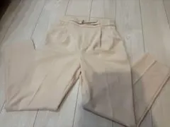 ホワイトジョーラ　テーパードパンツのサムネイル