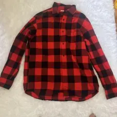 赤と黒のチェック柄長袖シャツ