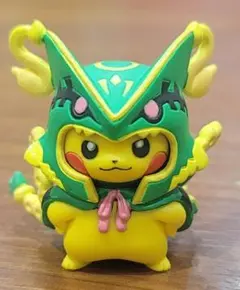ポケモン　ミニフィギュア　レックウザポンチョ　ピカチュウ