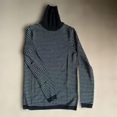 【GAP】ギャップ 黒と白のストライプ タートルネックニット
