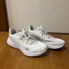 NIKE レボリューション5