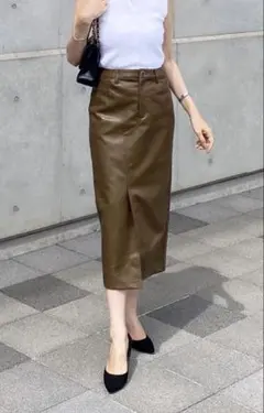 GU フェイクレザーペンシルスカート CL ブラウン M