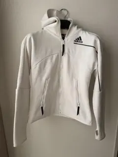 adidasアディダス　パーカー