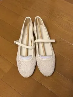 RANDA ストラップ付きラメパンプス ホワイト Lサイズのサムネイル