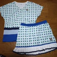 フィラ　ブルー花柄シャツS＆スコートМ