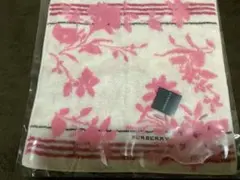 BURBERRY 新品　未使用　花柄ピンクハンカチ