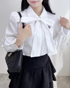 タグ付き　イング　胸刺繍ボウタイブラウスのサムネイル
