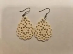 アイボリー レース模様 ピアス