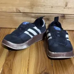 adidas SAMBA パデッド スリッポン ブラック
