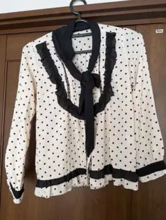 ドット柄フリル長袖ブラウス