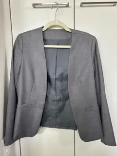 グレー ノーカラー スーツジャケットとパンツセット