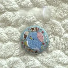 刺繍缶バッジ　タキシードサム　サンリオ