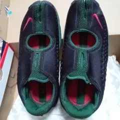 Nike スリッポン スニーカー ブラック/グリーン/レッド