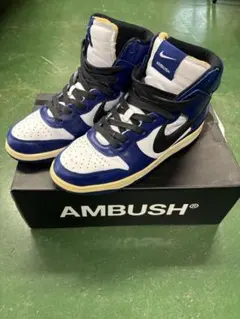 NIKE ダンクAMBUSH ハイカットスニーカー 青/白のサムネイル