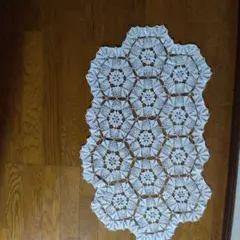 レース編みテーブルセンター