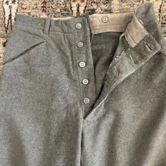 サスペンダーボタン