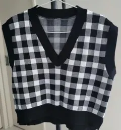 ☆美品☆チェック柄ニットベスト Vネック ブラック・ホワイト