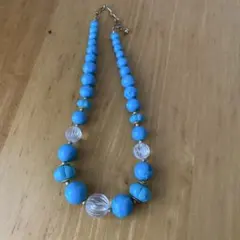 青色ビーズのカジュアルネックレス
