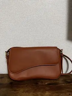 ショルダーバッグ　キャメル　ブラウン