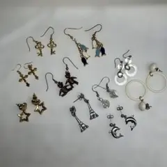 多様なデザインのピアスセット　10個