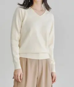 最終値下げ！【新品タグ付き】アイボリー Vネックセーター Mサイズ