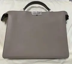 FENDI ピーカブー　ISeeU ミディアムのサムネイル
