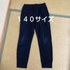 ユニクロ 140サイズ 黒のサムネイル