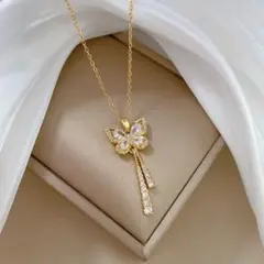 【1点限り】蝶の形 ネックレス バタフライラインストーン装飾