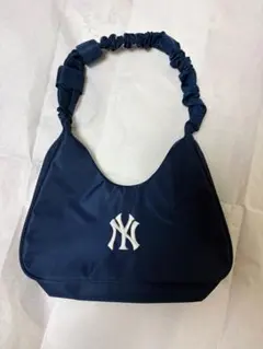 NEW ERA ロゴ刺繍 ネイビーショルダーバッグのサムネイル