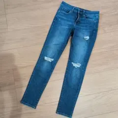 UNIQLOダメージ加工ダークブルースキニーデニム